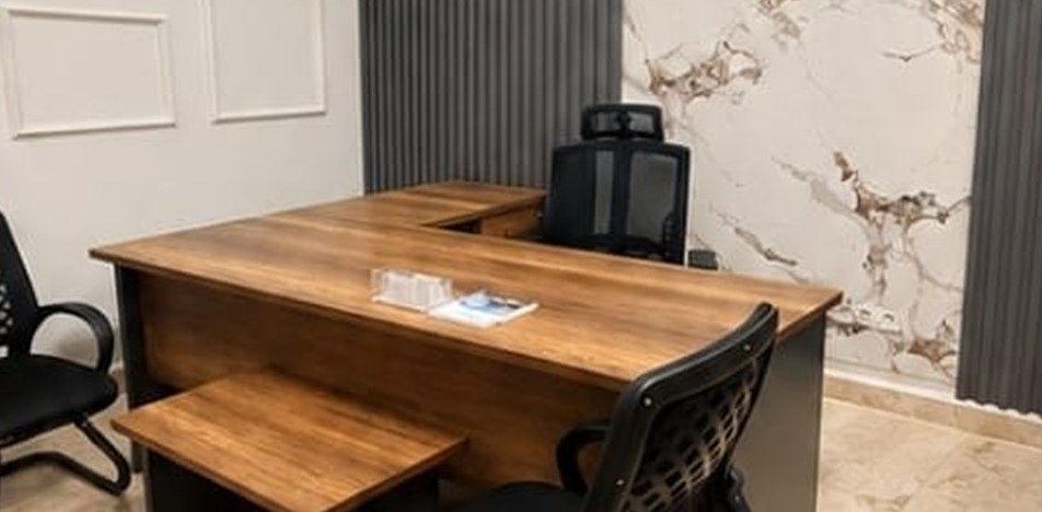Hazır Ofis Muğla – modern ofis odası, ahşap çalışma masası ve ergonomik koltuklar